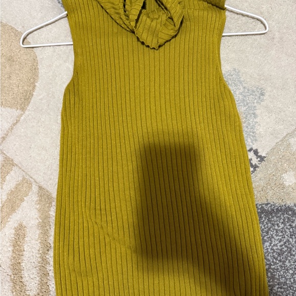 Express Mustard/Lime Ribbed Sleeveless Turtleneck Sweater Size M - Picture 3 of 3